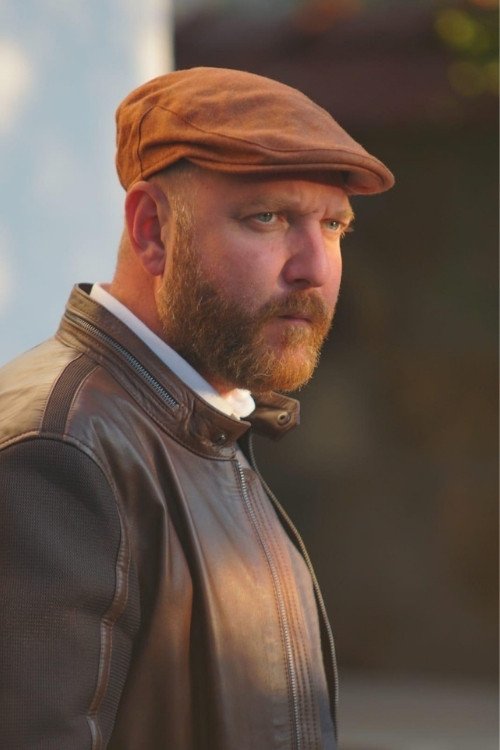 Pastel Film, Emre Kabakuşak ile “Daha On Yedi” dizisini hayata geçiriyor