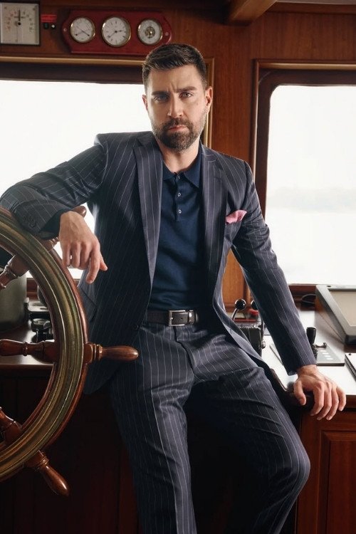 Çağlar Ertuğrul, Çirkin dizisinde başrol Kadir oldu